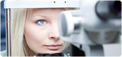 Далекозорість. Гострота зору покращується за рахунок використання оптичних лінз.